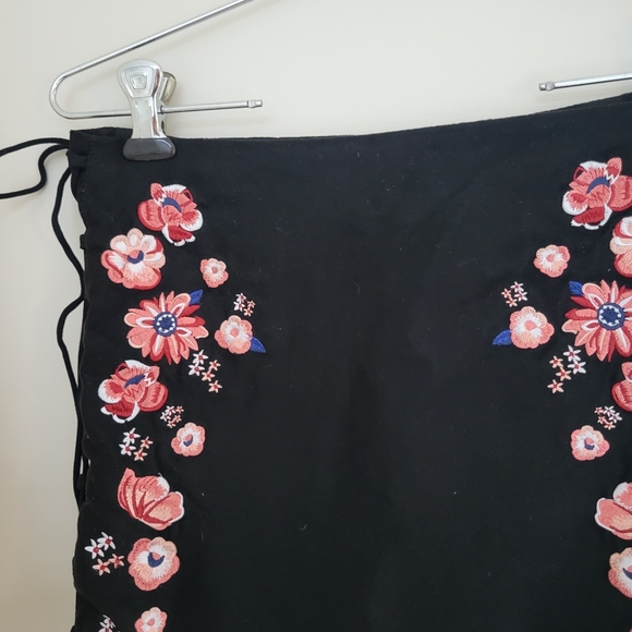 H&M Faux Suede Floral Mini Skirt Size 8 - Picture 3 of 6
